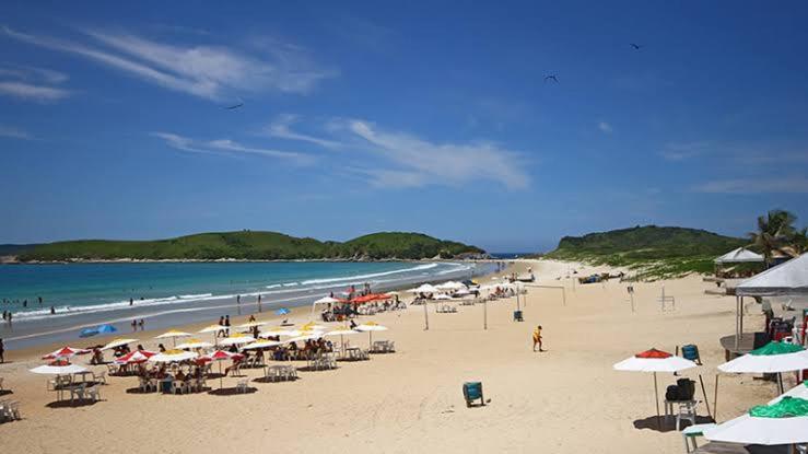 Flat Pe Na Areia Cabo Frio Aparthotel Bagian luar foto